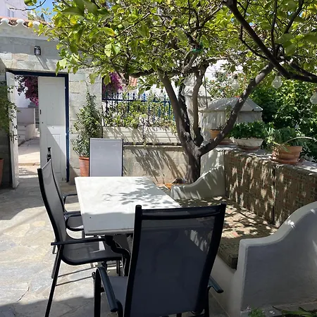 Lemon House * Hydra (Saronic Islands)